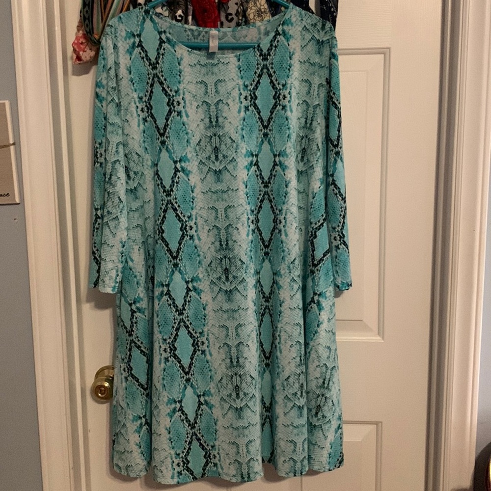 Size 2x mermaid cove long sleeve dress. Like new.